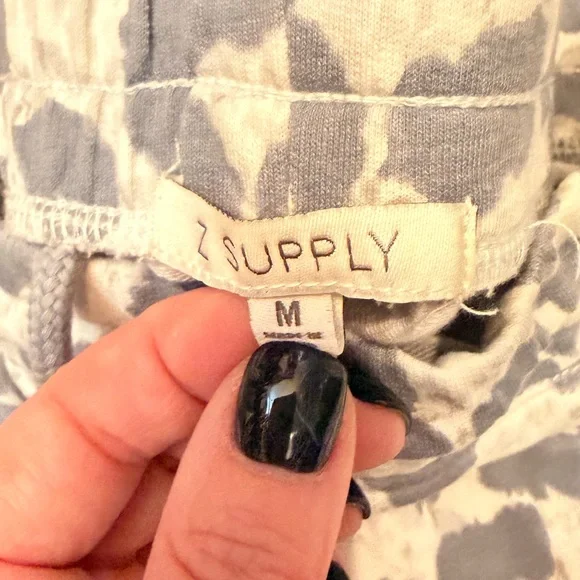 Z Supply Gray and White Lounge Set - Picture 5 of 8